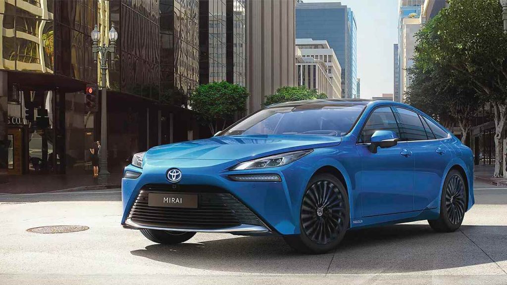 Hidrojenli Araba Nedir? Nasıl Çalışır? 2 parlak mavi renkli bir toyota model arac